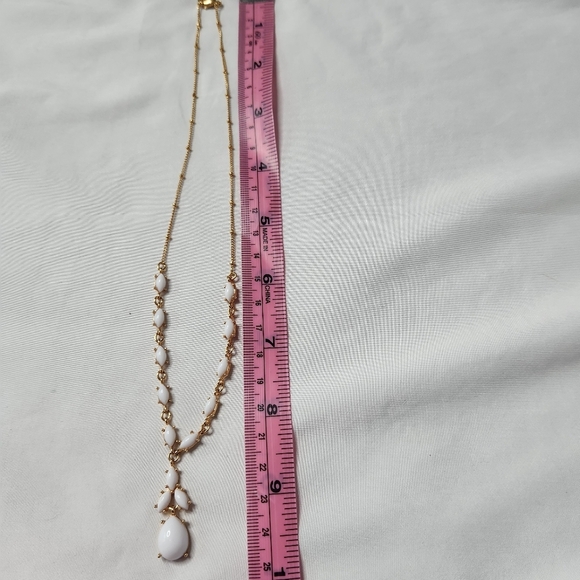 Avon Elegant Gold and White Teardrop Necklace - Picture 4 of 5